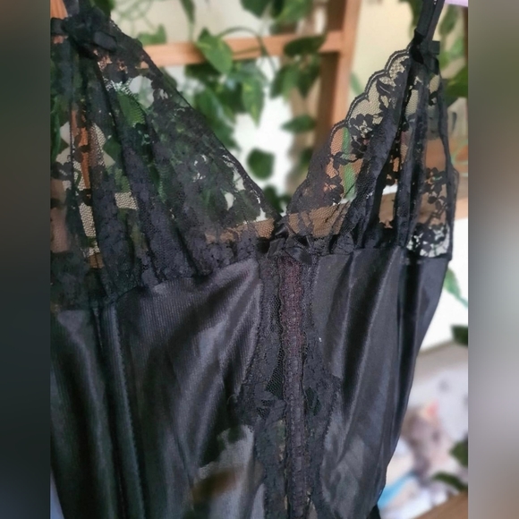 Union Made lace corset/bustier with garters - Picture 2 of 6